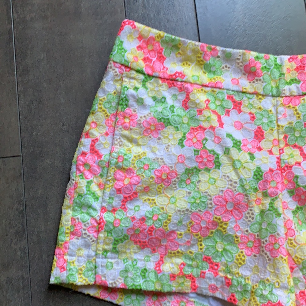 Lilly Pulitzer Short size 6 - Picture 2 of 9